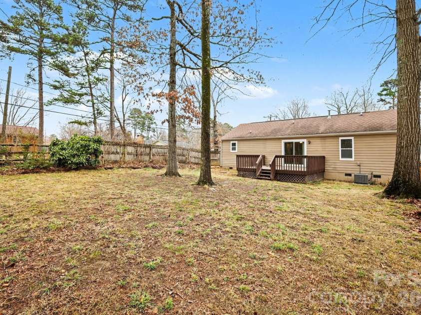 6027 Running Deer Road, Charlotte, NC 28214.  MLS# CAR4352377, YatesRealty ID 4370. 