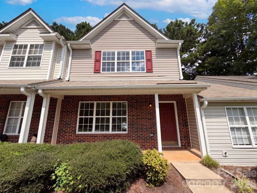 4165 Birch Leaf Court, Charlotte, NC 28215.  MLS# CAR4414130, YatesRealty ID 43700. 