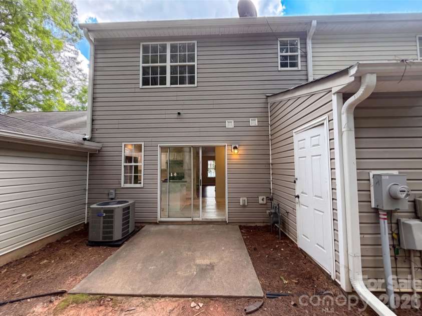 4165 Birch Leaf Court, Charlotte, NC 28215.  MLS# CAR4414130, YatesRealty ID 43700. 