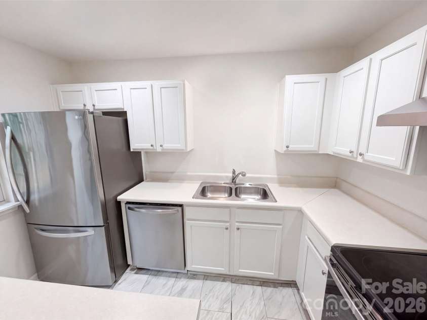 4165 Birch Leaf Court, Charlotte, NC 28215.  MLS# CAR4414130, YatesRealty ID 43700. 