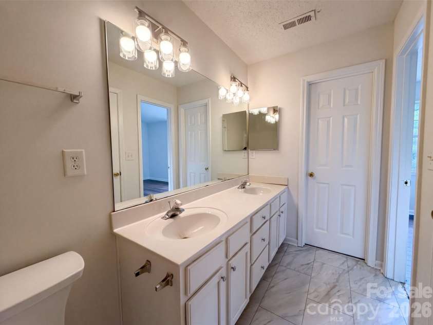 4165 Birch Leaf Court, Charlotte, NC 28215.  MLS# CAR4414130, YatesRealty ID 43700. 