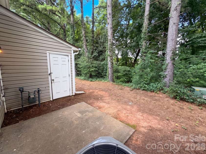 4165 Birch Leaf Court, Charlotte, NC 28215.  MLS# CAR4414130, YatesRealty ID 43700. 