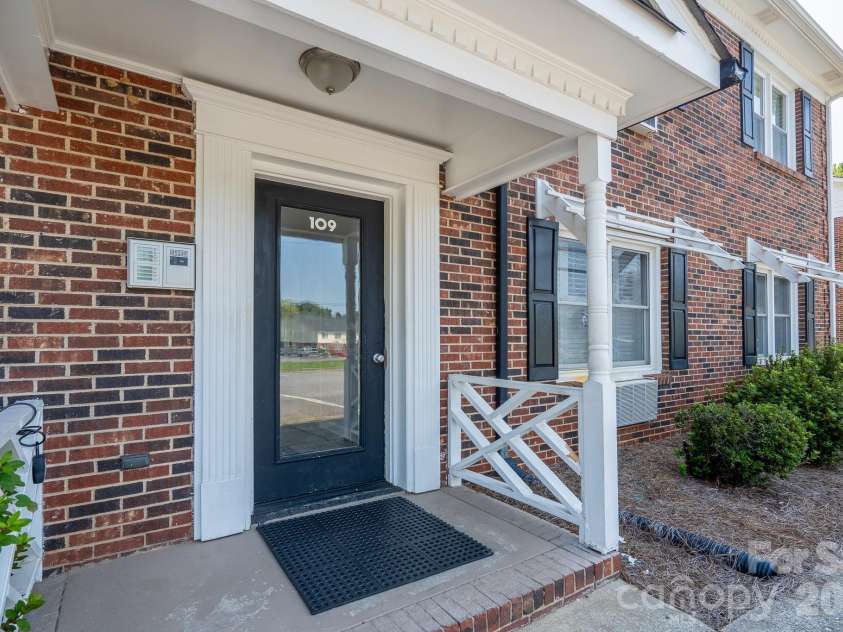 109 Stroupe Road, Gastonia, NC 28056.  MLS# CAR4407792, YatesRealty ID 43703. 