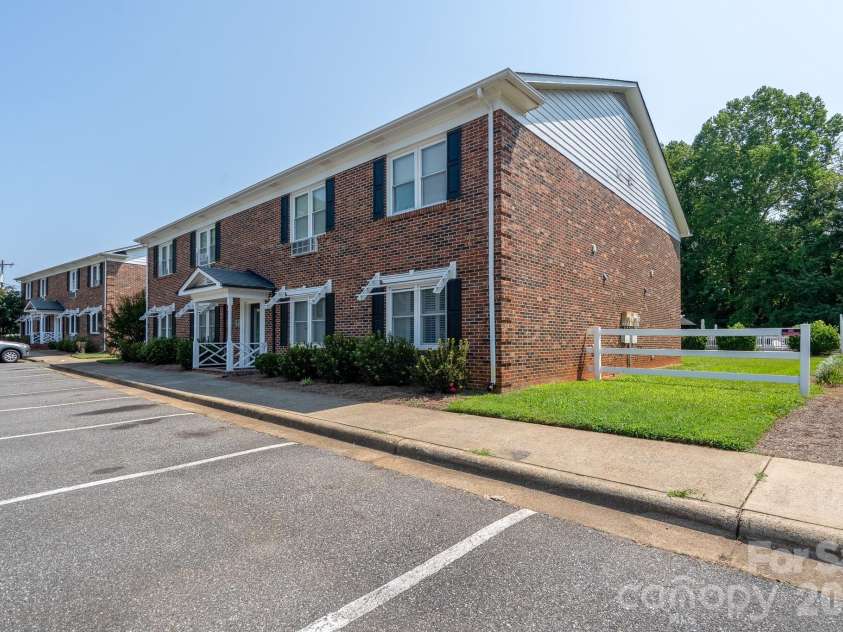 109 Stroupe Road, Gastonia, NC 28056.  MLS# CAR4407792, YatesRealty ID 43703. 