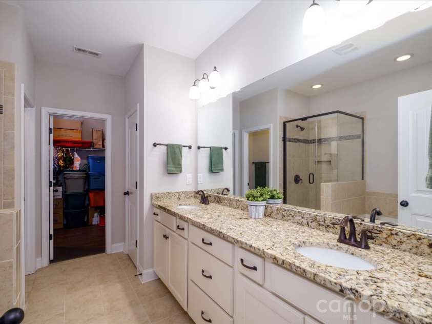 4185 La Crema Drive, Charlotte, NC 28214.  MLS# CAR4413064, YatesRealty ID 43706. 