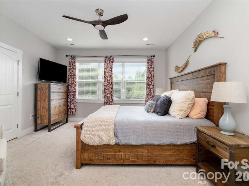 1150 36th Street, Charlotte, NC 28205.  MLS# CAR4345446, YatesRealty ID 4371. 