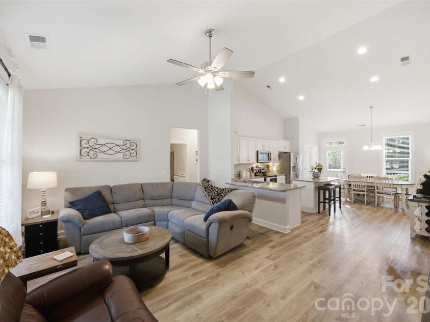 3177 Yosemite Drive, Gastonia, NC 28056.  MLS# CAR4413980, YatesRealty ID 43710. 
