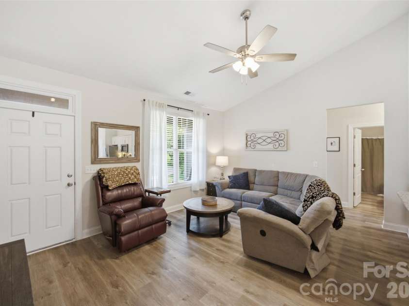 3177 Yosemite Drive, Gastonia, NC 28056.  MLS# CAR4413980, YatesRealty ID 43710. 