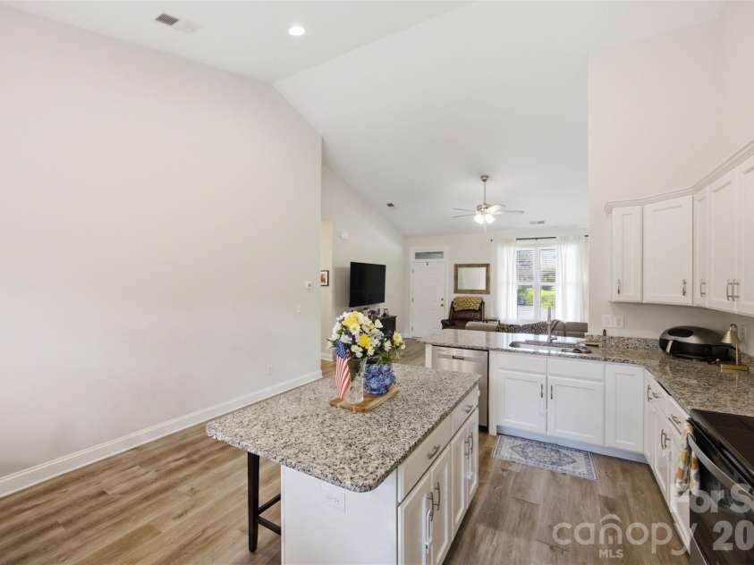 3177 Yosemite Drive, Gastonia, NC 28056.  MLS# CAR4413980, YatesRealty ID 43710. 
