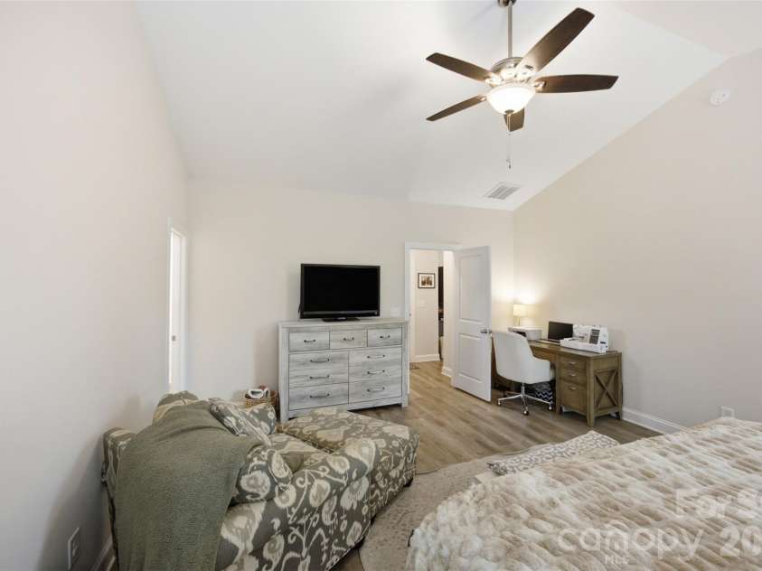 3177 Yosemite Drive, Gastonia, NC 28056.  MLS# CAR4413980, YatesRealty ID 43710. 
