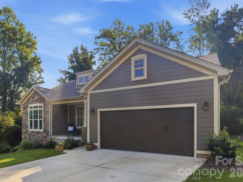 3177 Yosemite Drive, Gastonia, NC 28056.  MLS# CAR4413980, YatesRealty ID 43710. 