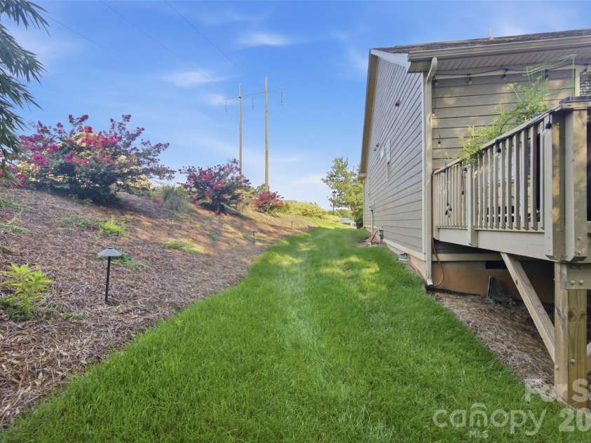 3177 Yosemite Drive, Gastonia, NC 28056.  MLS# CAR4413980, YatesRealty ID 43710. 