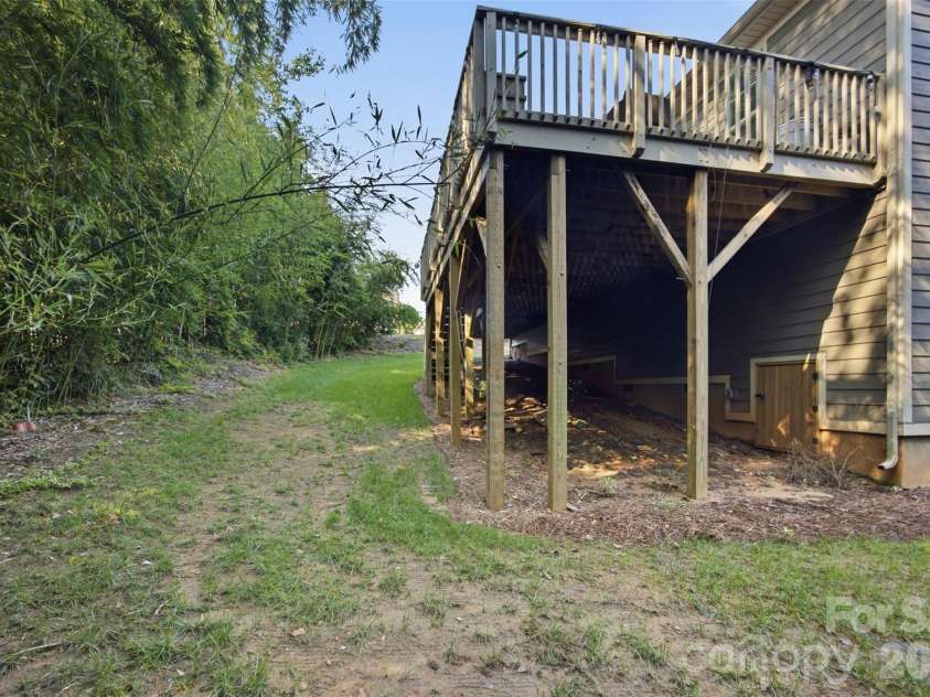 3177 Yosemite Drive, Gastonia, NC 28056.  MLS# CAR4413980, YatesRealty ID 43710. 