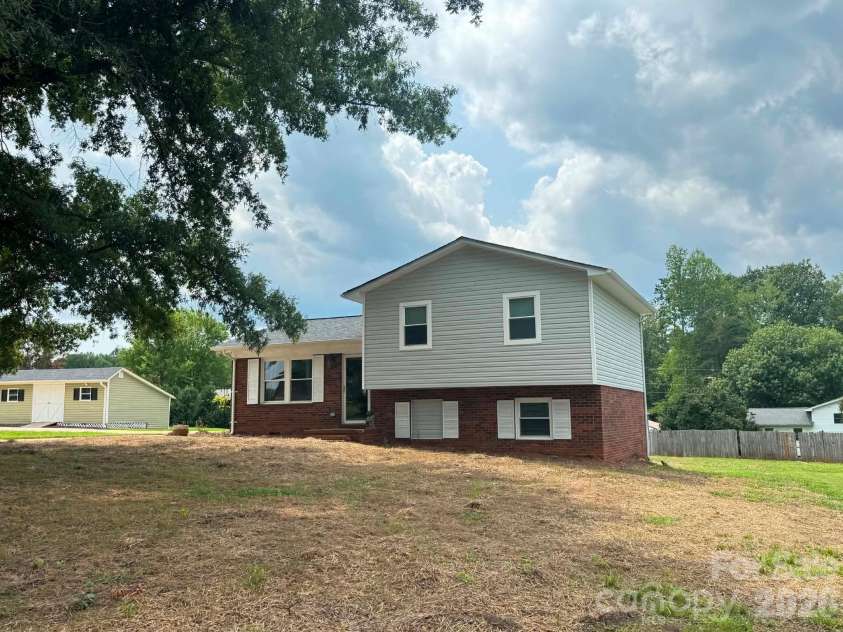 115 Robert Drive, State Road, NC 28676.  MLS# CAR4414175, YatesRealty ID 43715. 