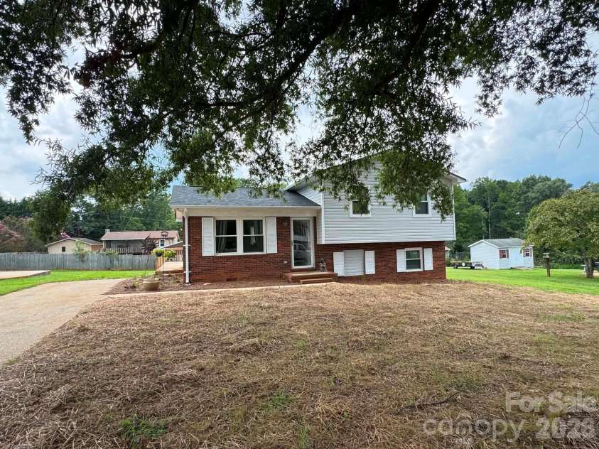115 Robert Drive, State Road, NC 28676.  MLS# CAR4414175, YatesRealty ID 43715. 
