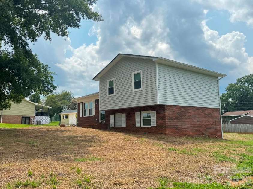 115 Robert Drive, State Road, NC 28676.  MLS# CAR4414175, YatesRealty ID 43715. 