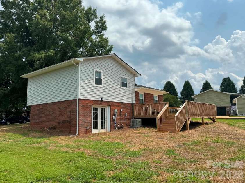 115 Robert Drive, State Road, NC 28676.  MLS# CAR4414175, YatesRealty ID 43715. 