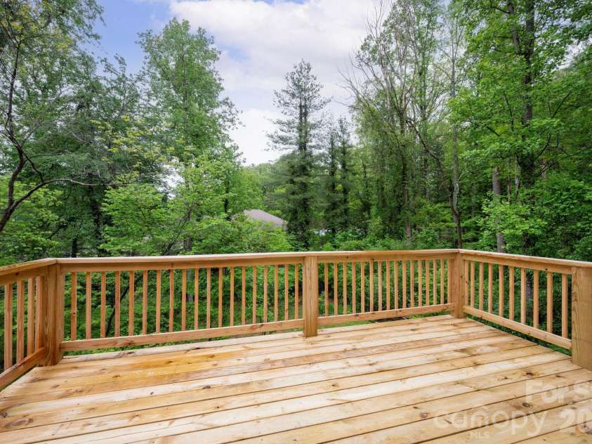 9 Nantahala Street, Asheville, NC 28801.  MLS# CAR4409497, YatesRealty ID 43716. Spacious Deck Overlooks Back Yard