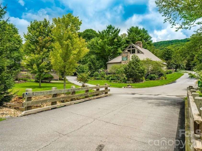 54 Hamlin Lane, Mars Hill, NC 28754.  MLS# CAR4413783, YatesRealty ID 43718. Entering the Village