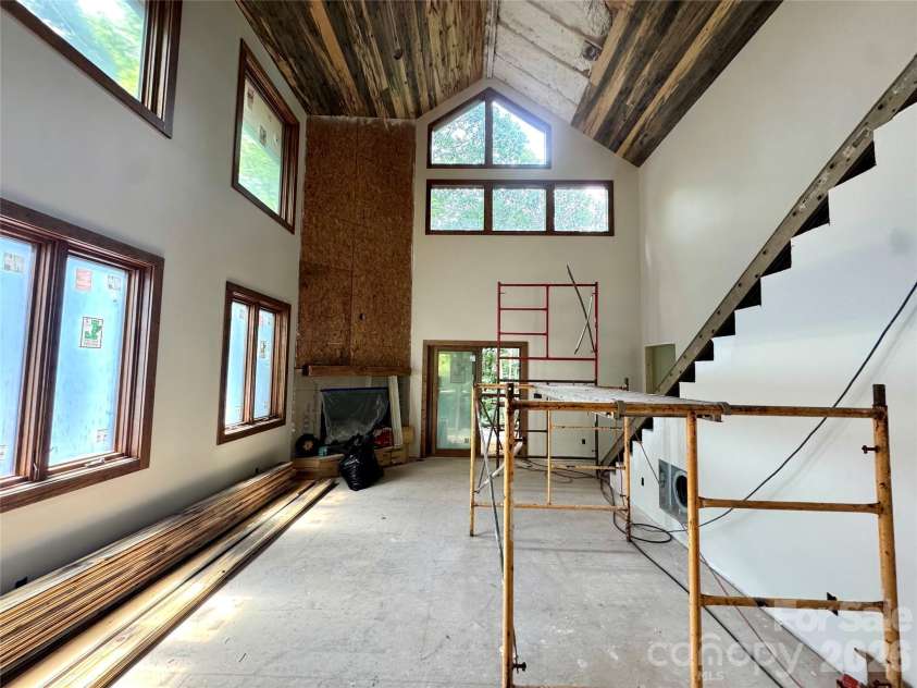 54 Hamlin Lane, Mars Hill, NC 28754.  MLS# CAR4413783, YatesRealty ID 43718. Great Room