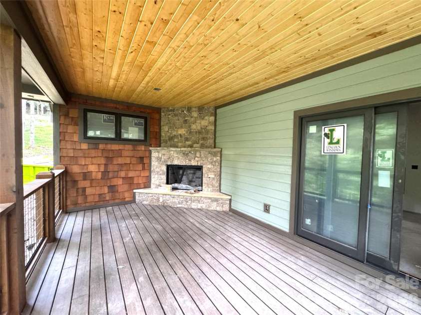 54 Hamlin Lane, Mars Hill, NC 28754.  MLS# CAR4413783, YatesRealty ID 43718. Private Primary Deck