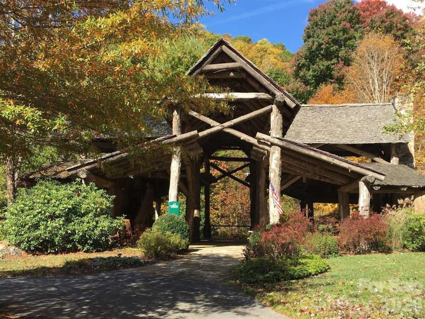 54 Hamlin Lane, Mars Hill, NC 28754.  MLS# CAR4413783, YatesRealty ID 43718. VC Pavilion