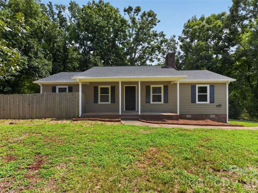 4625 Longbriar Drive, Gastonia, NC 28056.  MLS# CAR4414205, YatesRealty ID 43719. 