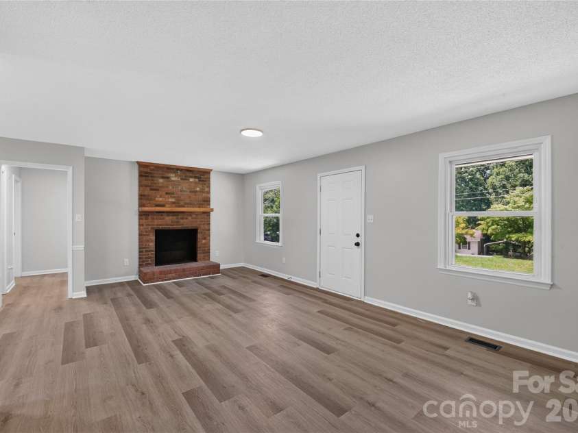 4625 Longbriar Drive, Gastonia, NC 28056.  MLS# CAR4414205, YatesRealty ID 43719. 