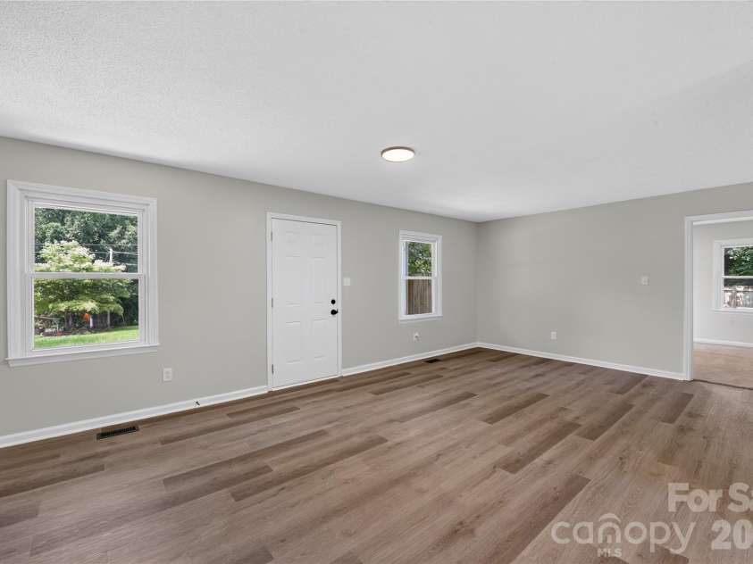 4625 Longbriar Drive, Gastonia, NC 28056.  MLS# CAR4414205, YatesRealty ID 43719. 