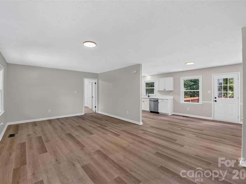 4625 Longbriar Drive, Gastonia, NC 28056.  MLS# CAR4414205, YatesRealty ID 43719. 