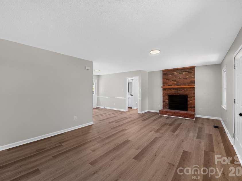 4625 Longbriar Drive, Gastonia, NC 28056.  MLS# CAR4414205, YatesRealty ID 43719. 