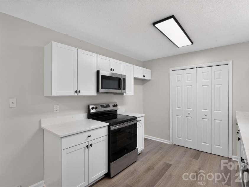 4625 Longbriar Drive, Gastonia, NC 28056.  MLS# CAR4414205, YatesRealty ID 43719. 