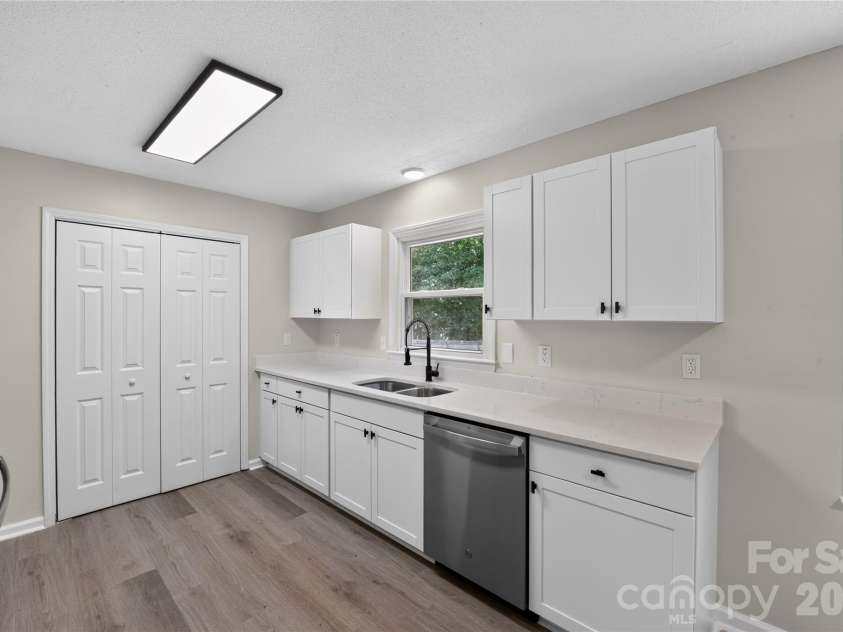 4625 Longbriar Drive, Gastonia, NC 28056.  MLS# CAR4414205, YatesRealty ID 43719. 