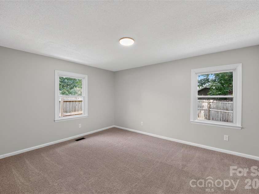 4625 Longbriar Drive, Gastonia, NC 28056.  MLS# CAR4414205, YatesRealty ID 43719. 