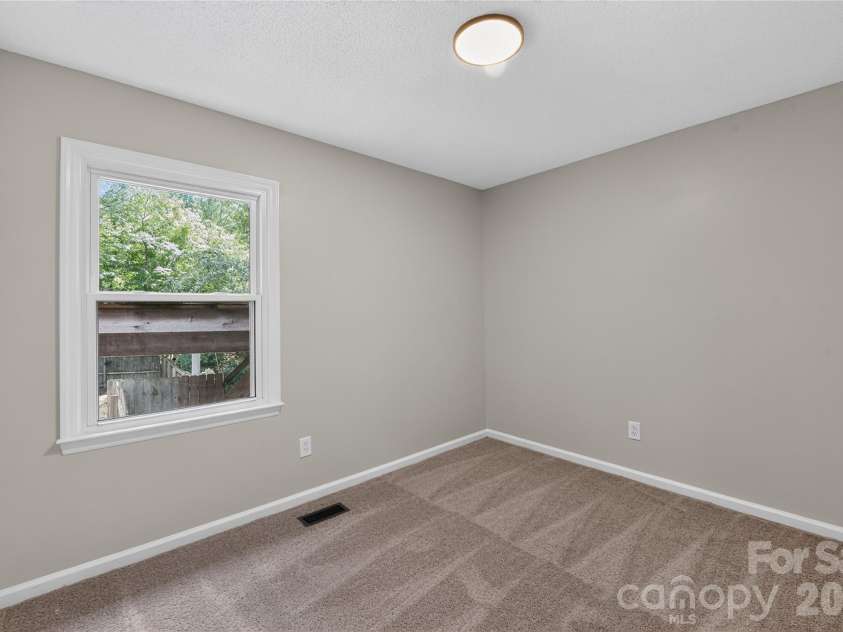 4625 Longbriar Drive, Gastonia, NC 28056.  MLS# CAR4414205, YatesRealty ID 43719. 