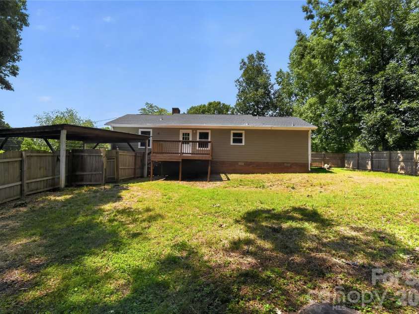 4625 Longbriar Drive, Gastonia, NC 28056.  MLS# CAR4414205, YatesRealty ID 43719. 
