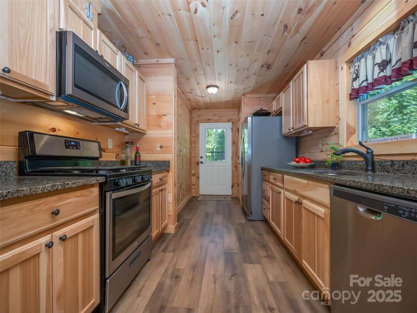 344 Wolf Trail, Lake Lure, NC 28746.  MLS# CAR4126442, YatesRealty ID 4372. Fabulous functional kitchen with beautiful hickory cabinetry and granite countertops!