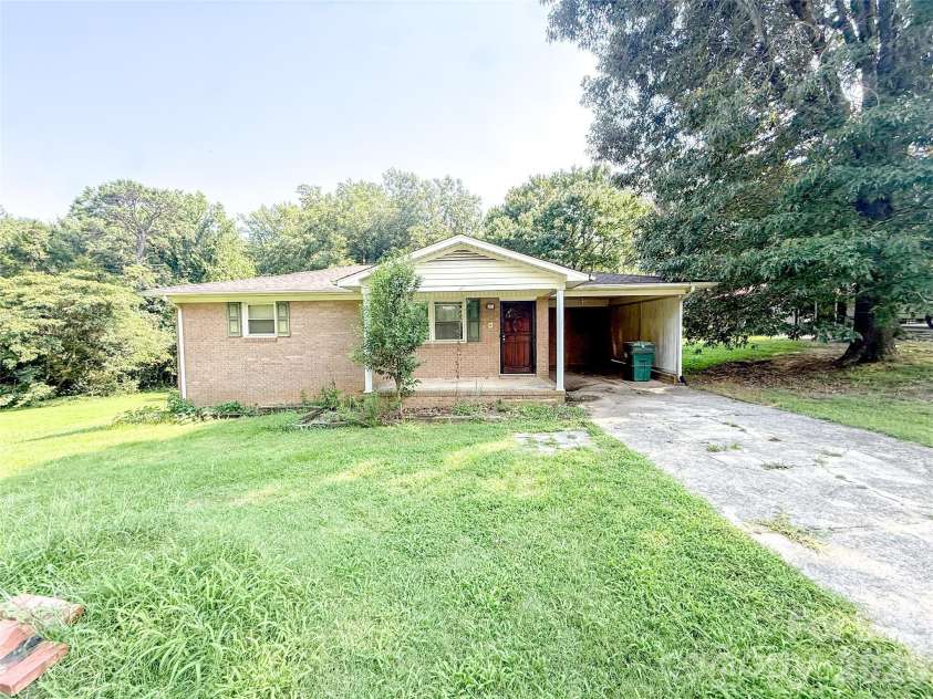 2406 Dale Street, Kannapolis, NC 28083.  MLS# CAR4414217, YatesRealty ID 43722. 