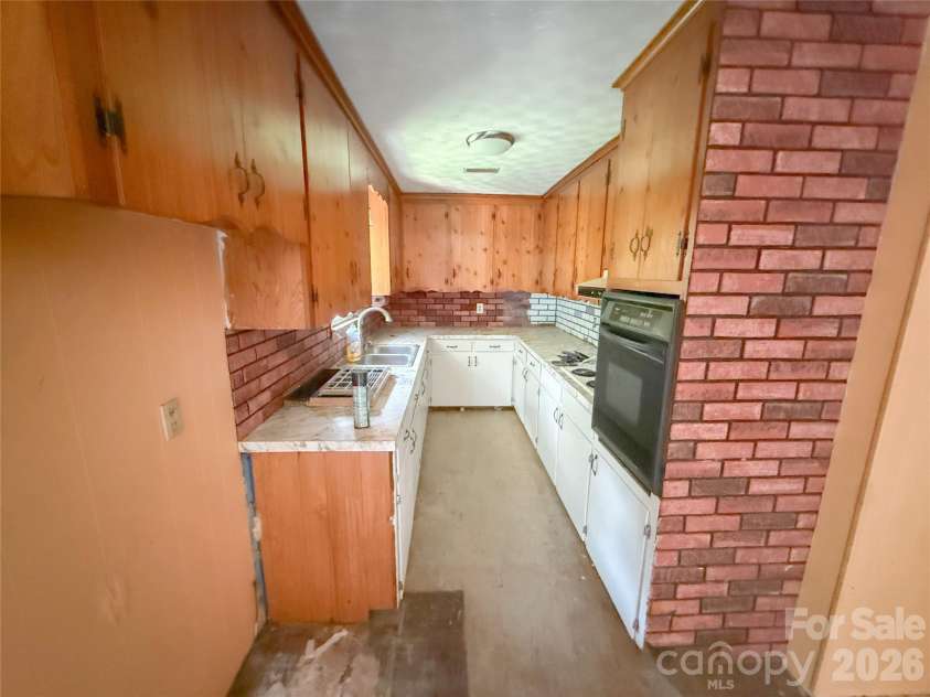 2406 Dale Street, Kannapolis, NC 28083.  MLS# CAR4414217, YatesRealty ID 43722. 