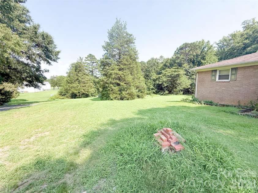 2406 Dale Street, Kannapolis, NC 28083.  MLS# CAR4414217, YatesRealty ID 43722. 