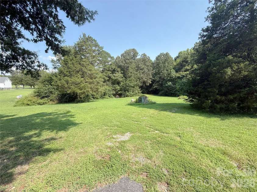 2406 Dale Street, Kannapolis, NC 28083.  MLS# CAR4414217, YatesRealty ID 43722. 