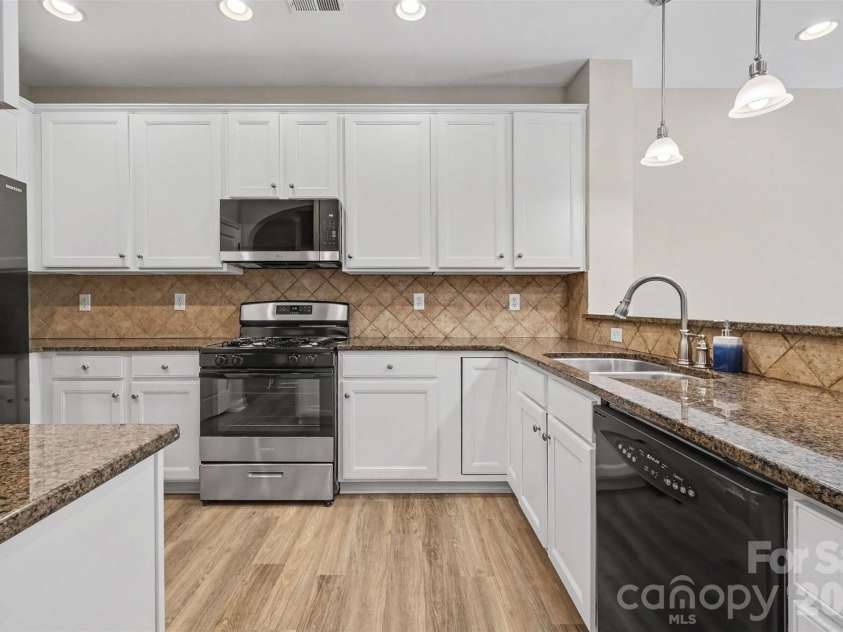 567 Pine Links Drive, Tega Cay, SC 29708.  MLS# CAR4404170, YatesRealty ID 43723. 
