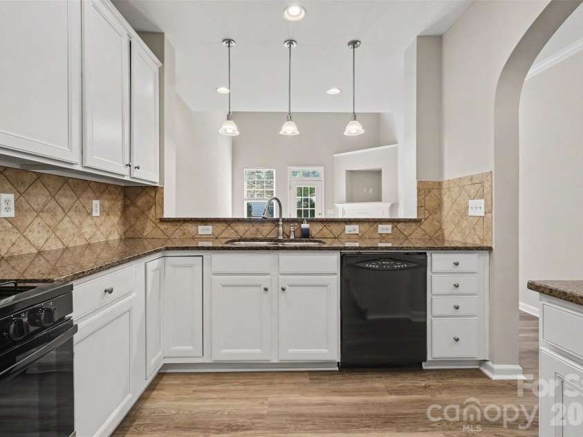 567 Pine Links Drive, Tega Cay, SC 29708.  MLS# CAR4404170, YatesRealty ID 43723. 