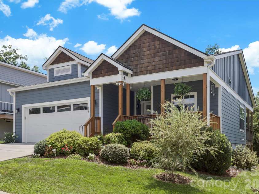 19 Woodbridge Park Drive, Asheville, NC 28803.  MLS# CAR4413792, YatesRealty ID 43724. 