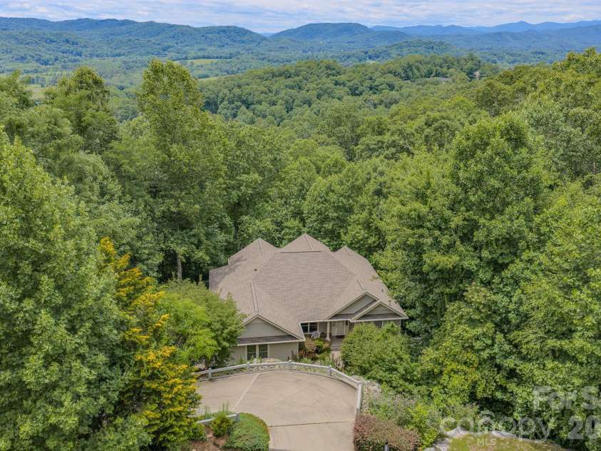 329 Mountain Crest Drive, Hendersonville, NC 28739.  MLS# CAR4384894, YatesRealty ID 43728. 