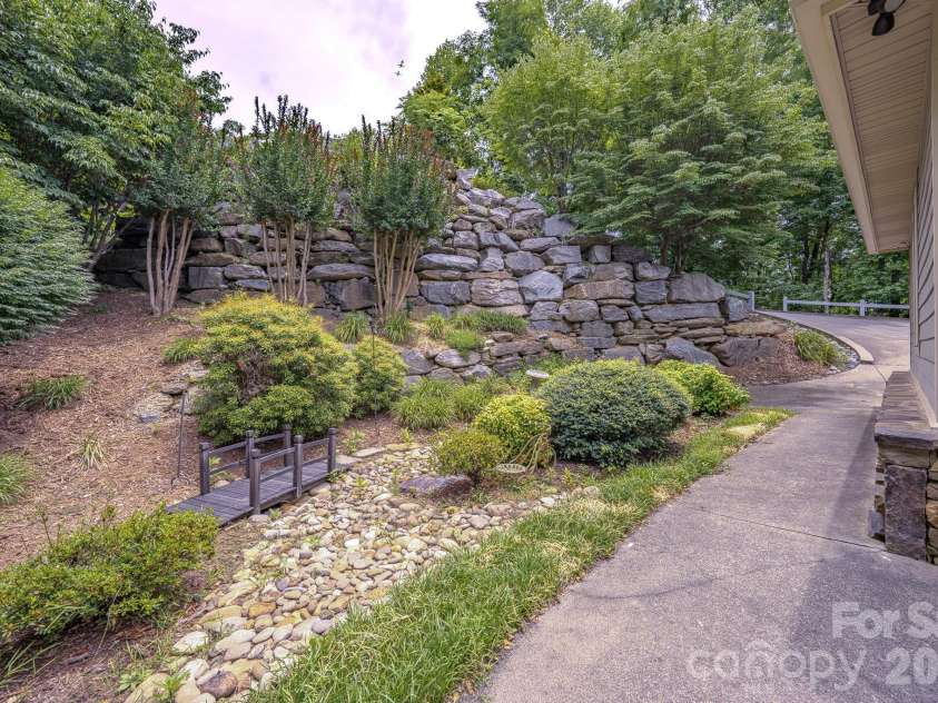329 Mountain Crest Drive, Hendersonville, NC 28739.  MLS# CAR4384894, YatesRealty ID 43728. Custom Rock Wall