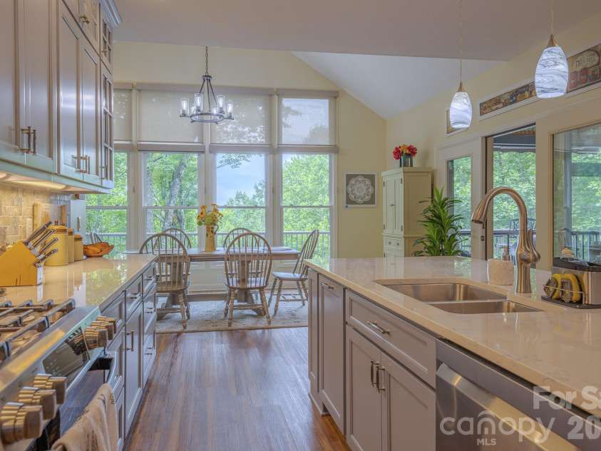 329 Mountain Crest Drive, Hendersonville, NC 28739.  MLS# CAR4384894, YatesRealty ID 43728. Kitchen