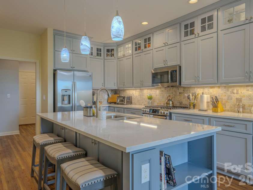 329 Mountain Crest Drive, Hendersonville, NC 28739.  MLS# CAR4384894, YatesRealty ID 43728. Kitchen