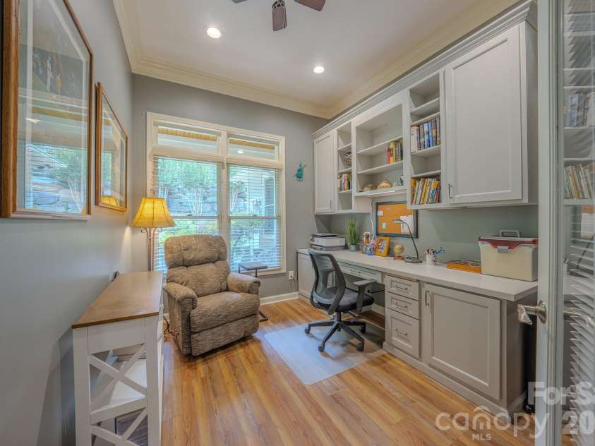 329 Mountain Crest Drive, Hendersonville, NC 28739.  MLS# CAR4384894, YatesRealty ID 43728. Office