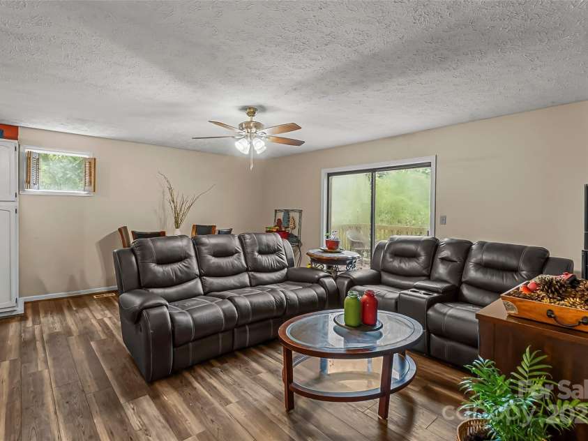 218 Davis Drive, Morganton, NC 28655.  MLS# CAR4152046, YatesRealty ID 4373. 